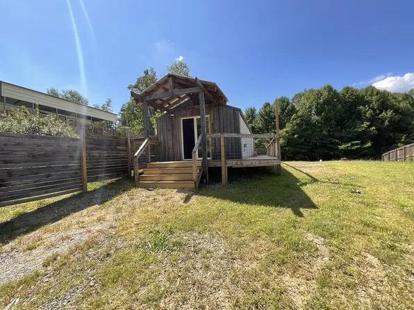 105 Starview Ln, Galax, VA 24333