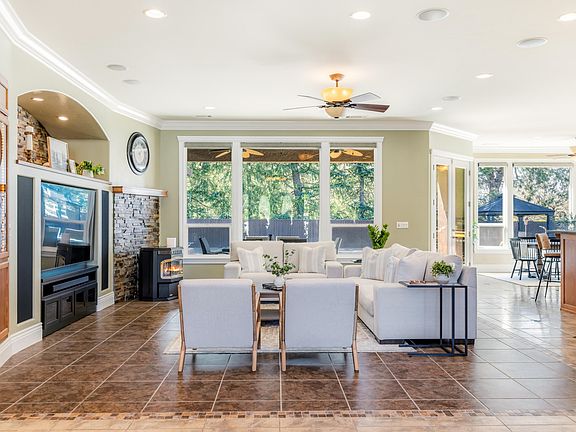 4th image of 12600 Autumn Oaks Ln