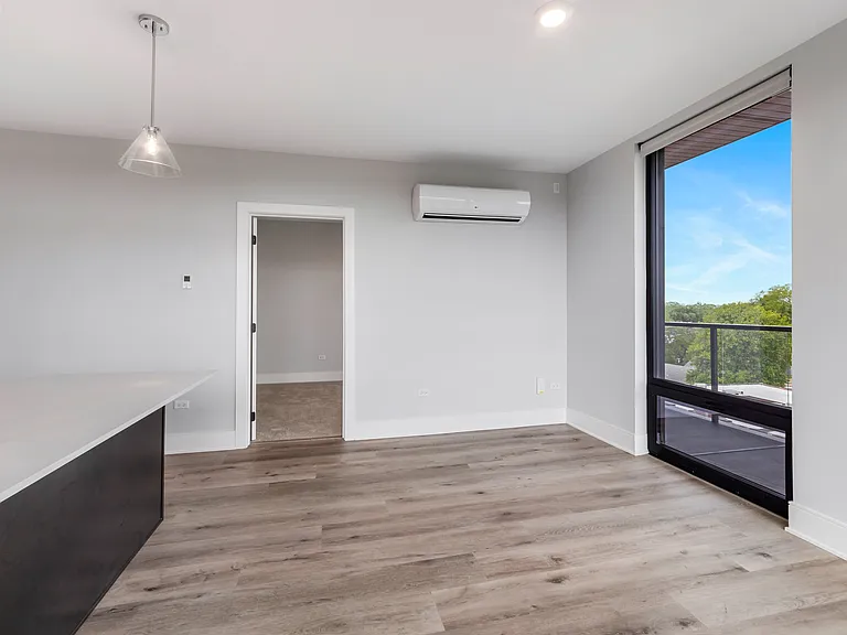 The Pierce At 7 Van Buren — Photo 24