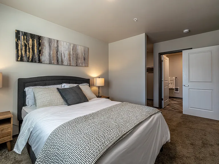 Pioneer Apartments — Photo 7