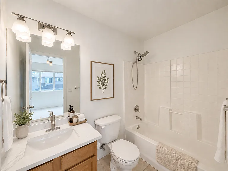 Master bedroom ensuite bath