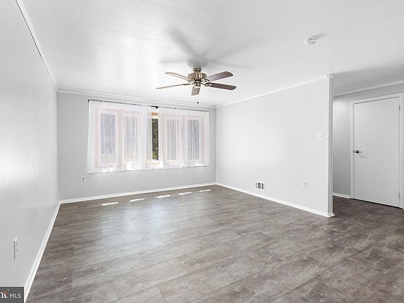 3rd image of 3211 Waverly Dr