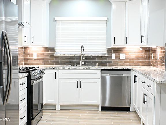 5th image of 3405 Hixson St