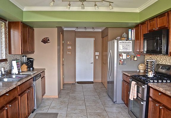 3rd image of 16619 W Willow Walk Dr