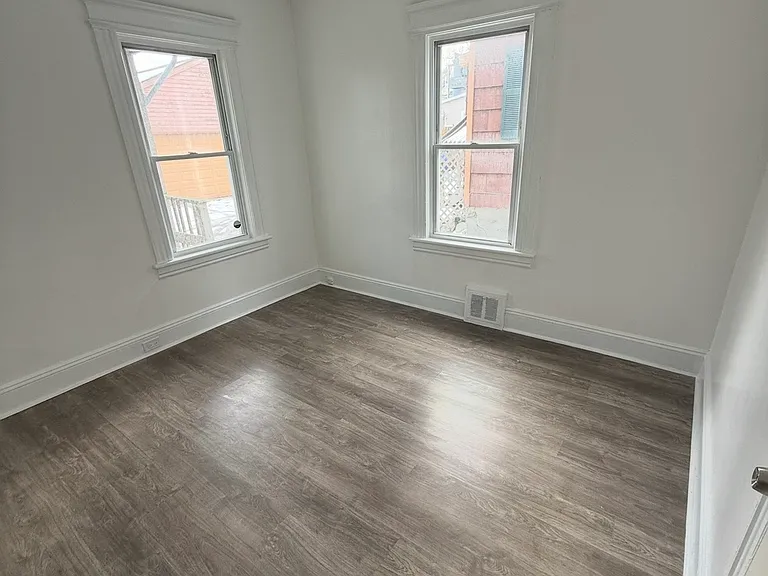 29 Hubbell St #1 — Photo 3