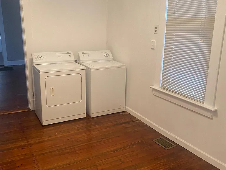 2096 Court Ave #1 — Photo 7