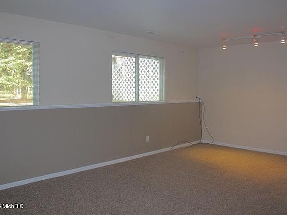 4th image of 851 Summer Creek Ct SE