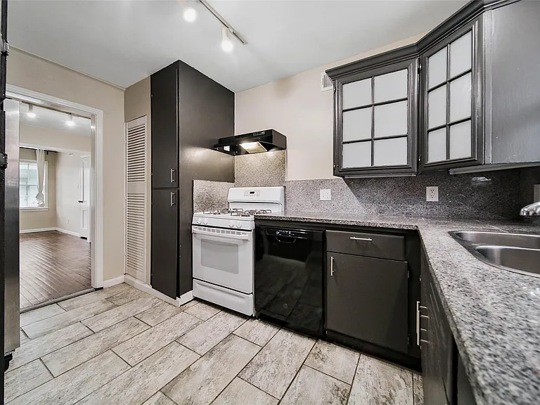 4505 Larch Ln — Photo 18