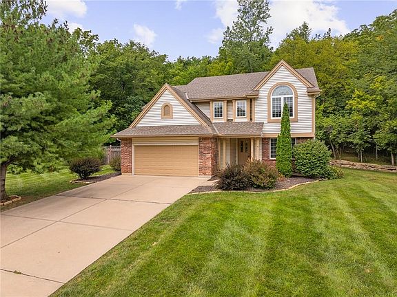 3rd image of 3010 S Bradford Ln
