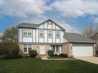 4 N Staffire Dr, Schaumburg, IL 60194