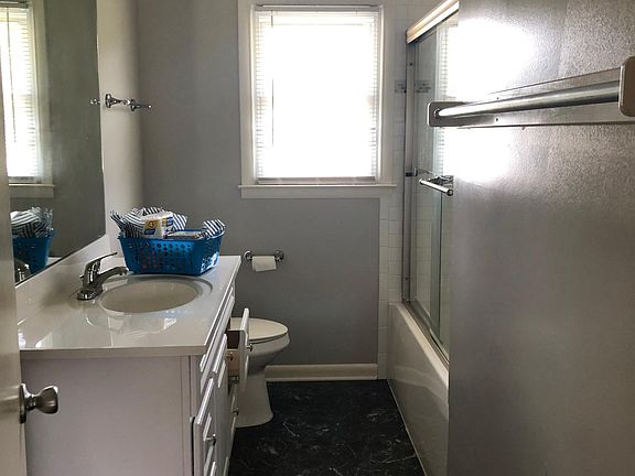 5th image of 802 Woodall Ln NW