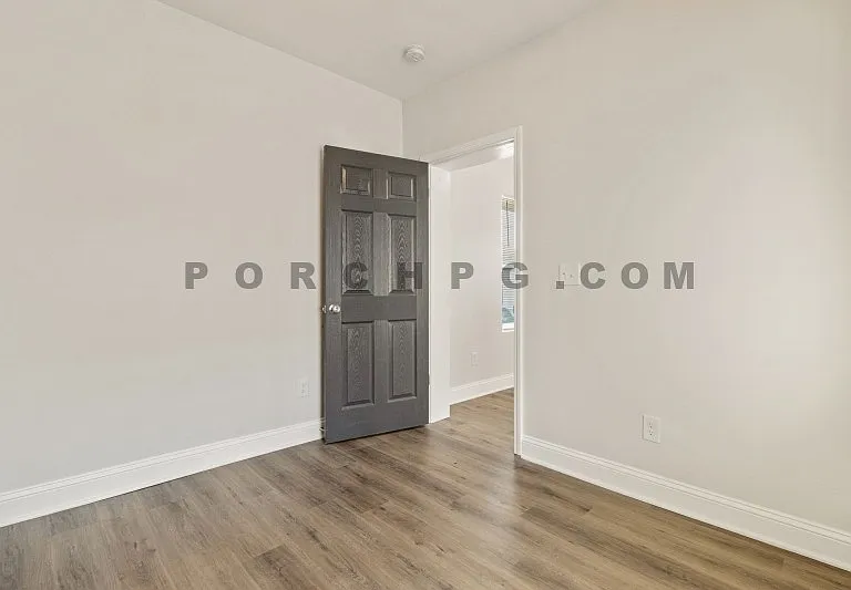 49 E 16th St SW #B — Photo 30
