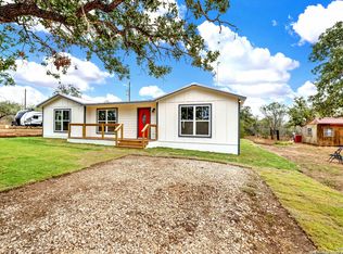 561 Sleepy Mdw, Nixon, TX 78140