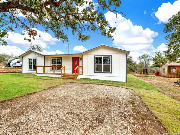 561 Sleepy Meadow, Nixon, TX 78140
