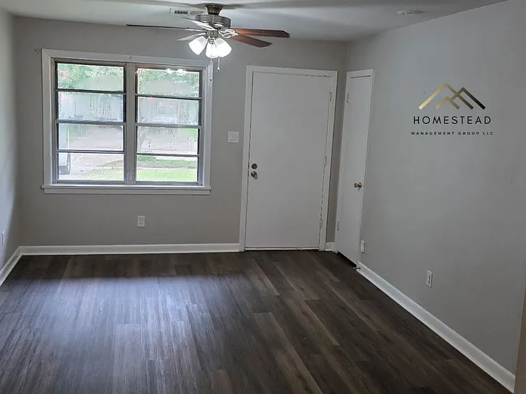 1704 Bradley St — Photo 3