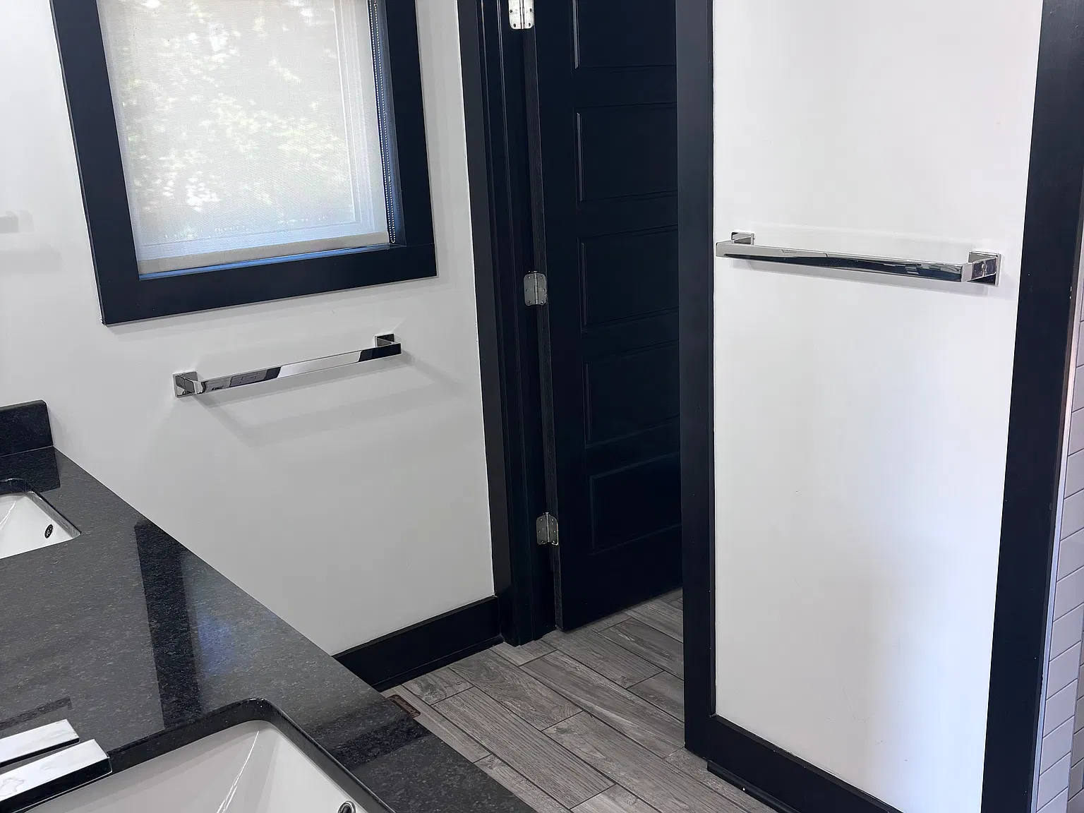 1 bed, 1.5 bath, 2432 sqft, $1,390 — Photo 4