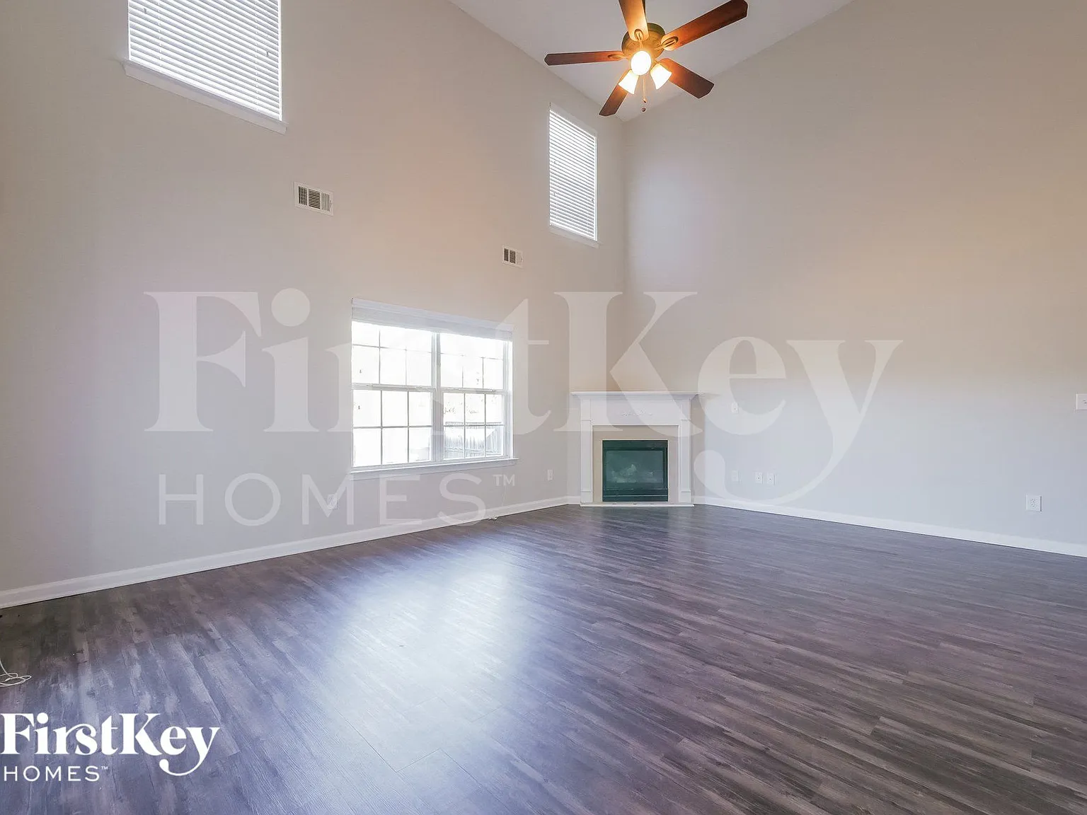 3 bed, 2.5 bath, 2392 sqft, $2,205 — Photo 2