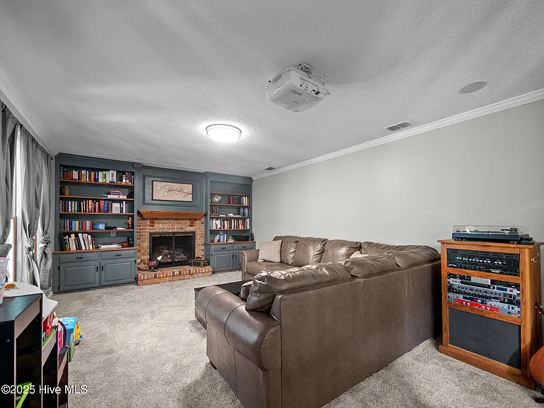 939 Eton Dr — Photo 33
