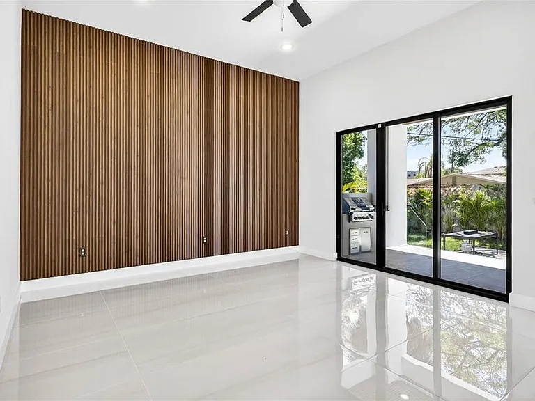 4426 W Euclid Ave — Photo 6