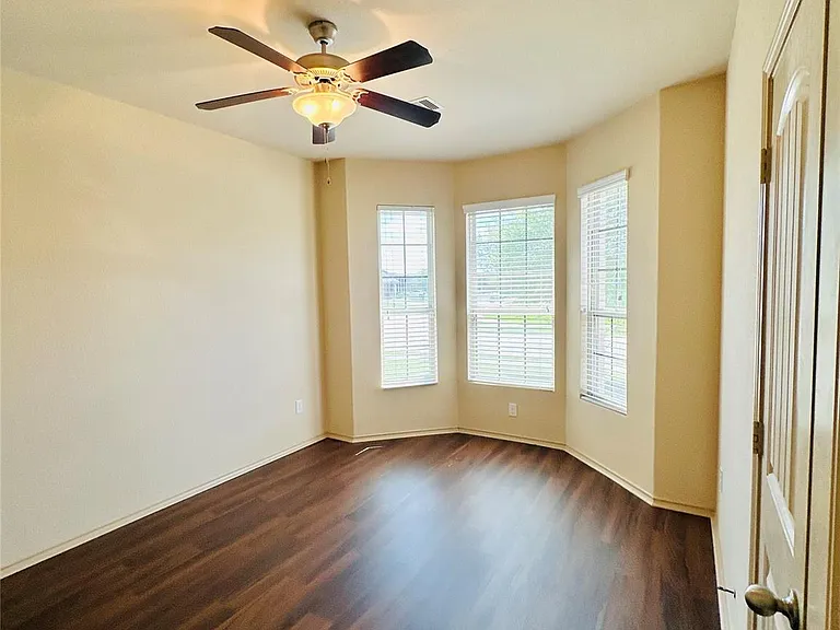5202 Lilac Hollow Ln — Photo 10