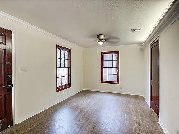 3rd image of 3854 Richmond Ave