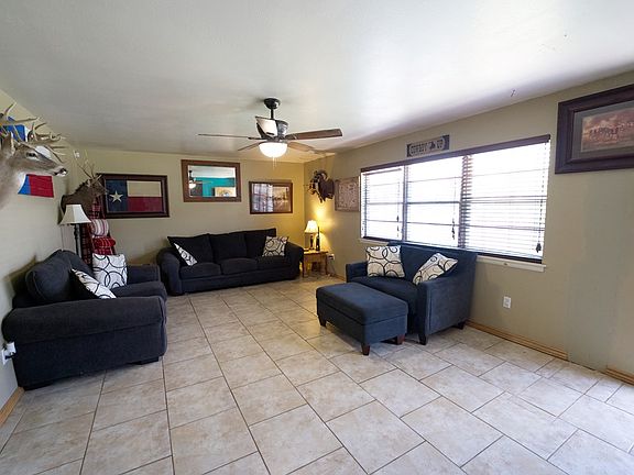 4th image of 3649 Redbud Ave