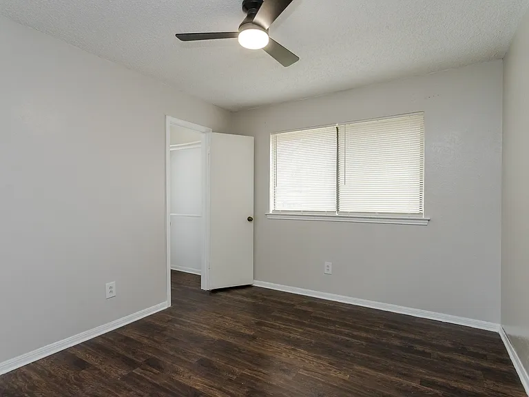 4617 Olympia Dr — Photo 36