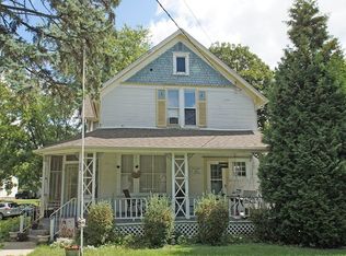 339 S Madison St, Woodstock, IL 60098