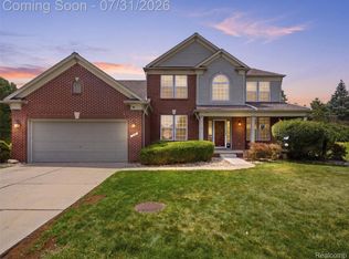 957 River Rock Dr, Holly, MI 48442