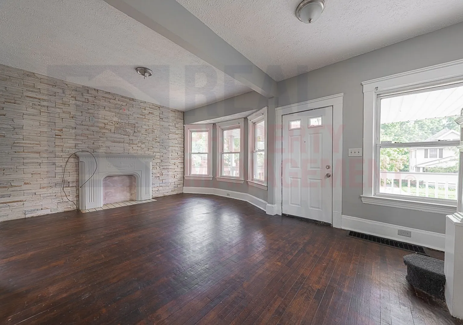 Coming Soon! Spacious 4-Bedroom Home with Fenced Yard & Garage — Photo 2
