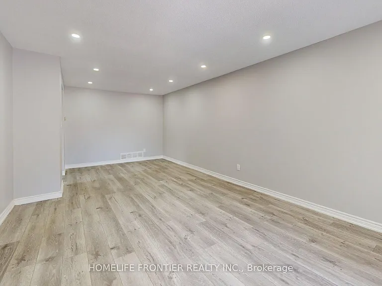 337 Hansen Rd N #UPPER — Photo 9