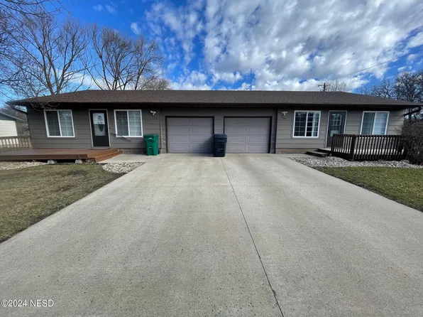 1029 8th Ave NE, Watertown, SD 57201