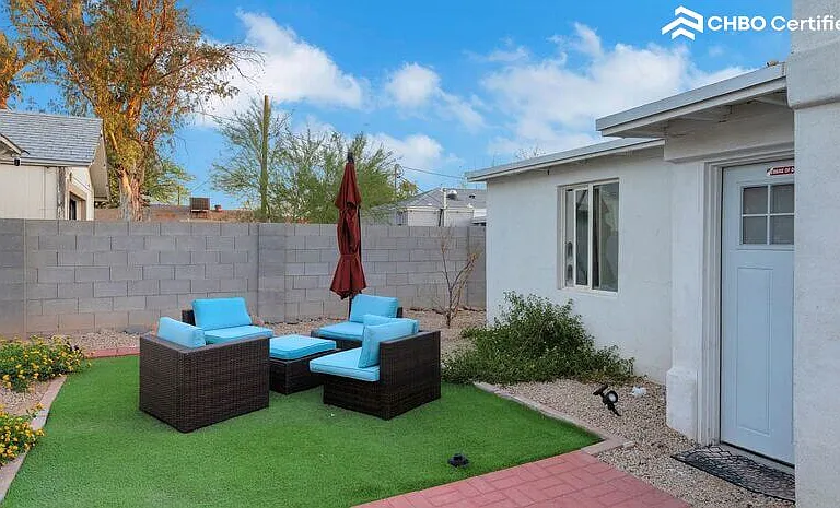 1715 N Whittier Dr — Photo 24