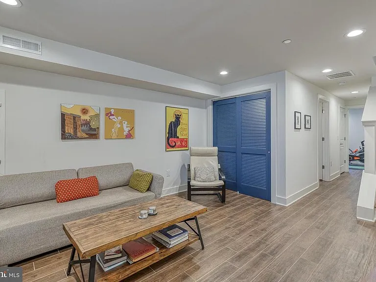 1239 E Palmer St — Photo 25