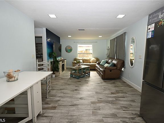 5th image of 206 Cape Coral Pkwy W