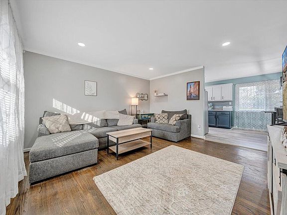 4th image of 611 McGeorge Dr