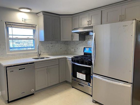 3rd image of 246 Quincy Shore Dr APT 4