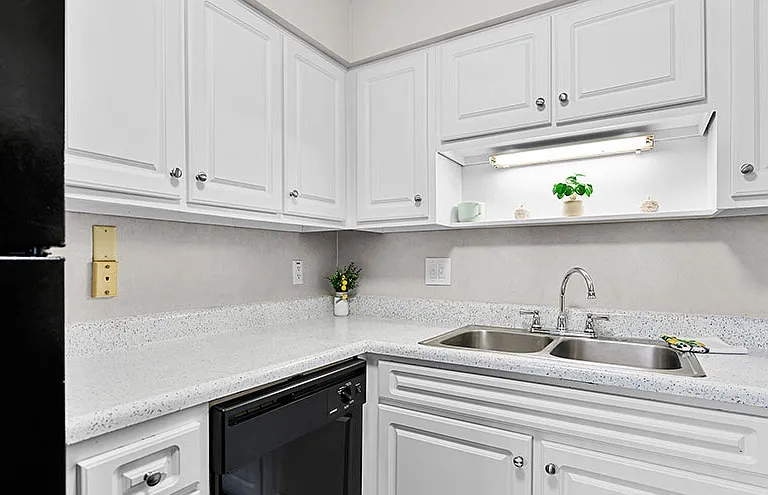Fountain Square Apartments — Photo 8