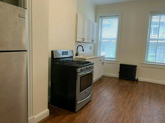 3rd image of 5-46 51st Ave #2L