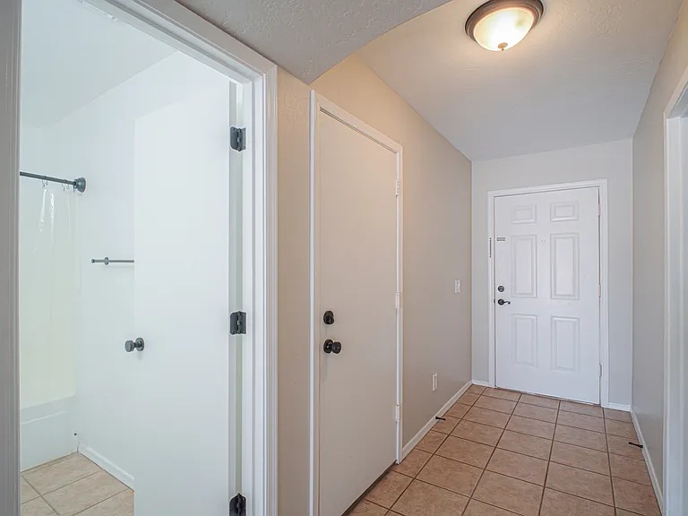 305 W Settlers Trl — Photo 13