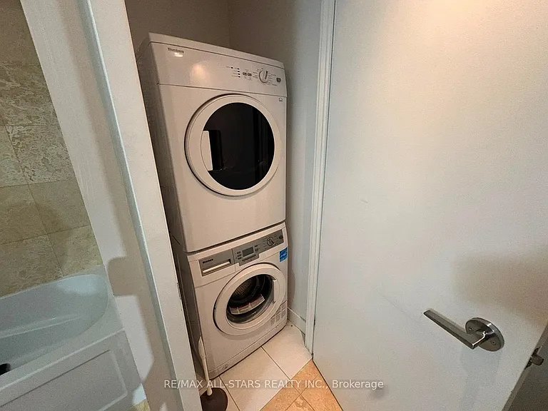 14 York St #2209 — Photo 5