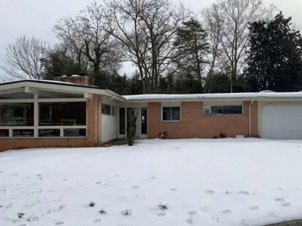 1504 Overbrook Ct, High Point, NC 27262