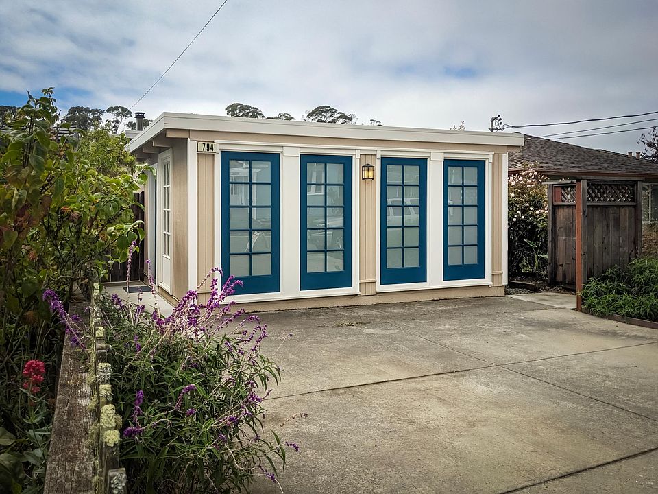 Street View with driveway and side entrance