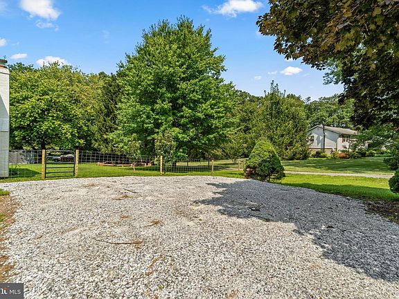 2nd image of 1810 Bloom Rd