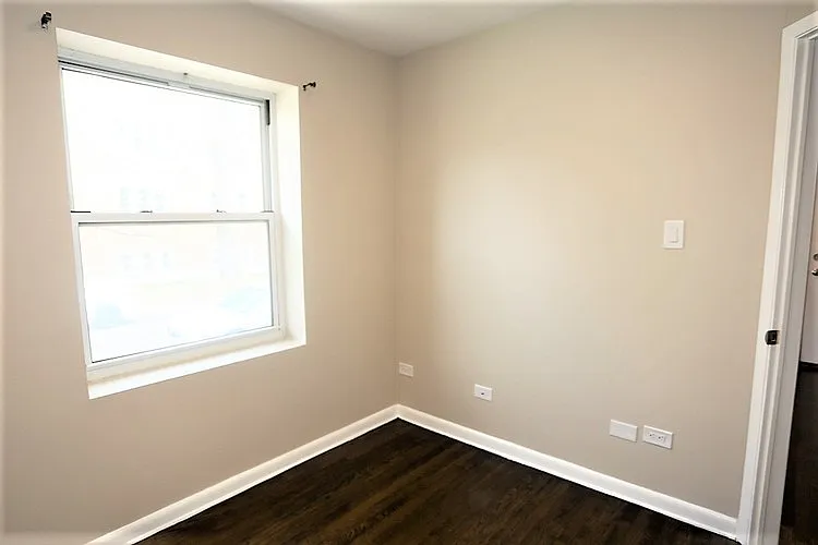 3517-21 W Grace St #1W — Photo 7