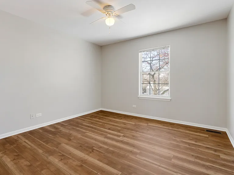 187 Half Moon Cir — Photo 13