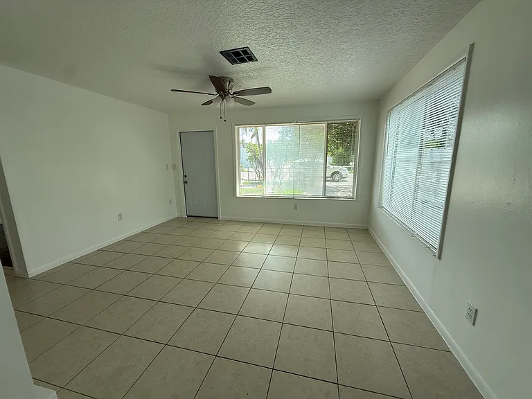 549 Jennings Ave — Photo 12