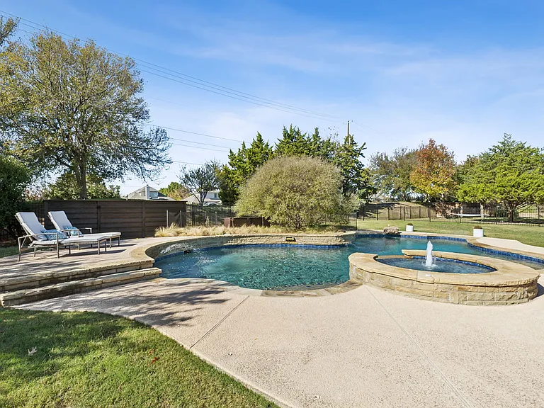 5801 Hathaway Dr — Photo 40
