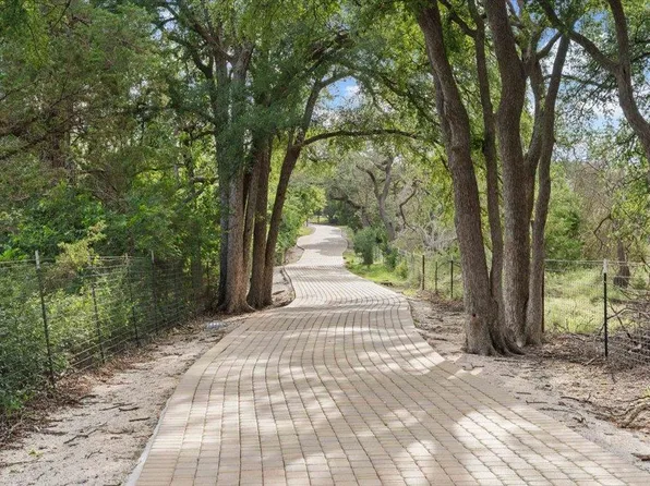 1525 Springlake Dr, Dripping Springs, TX 78620