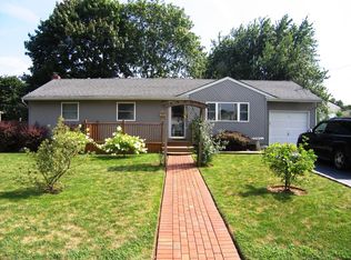 126 Leo Ln, Deer Park, NY 11729